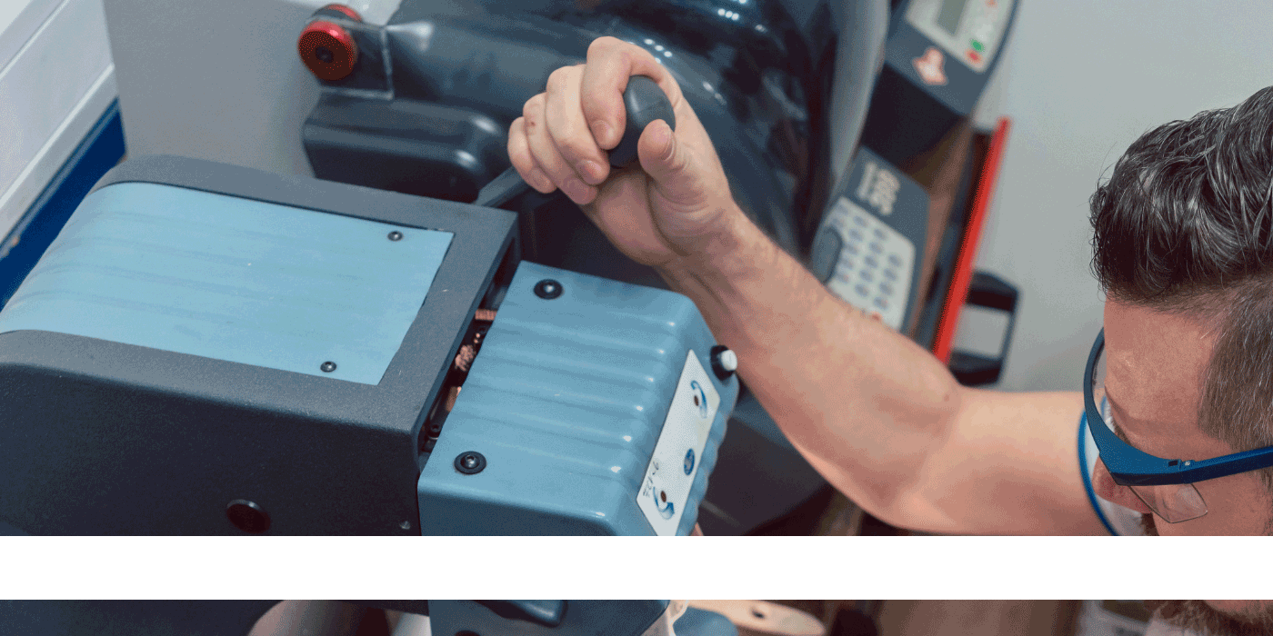 how do you use a manual die cut machine
