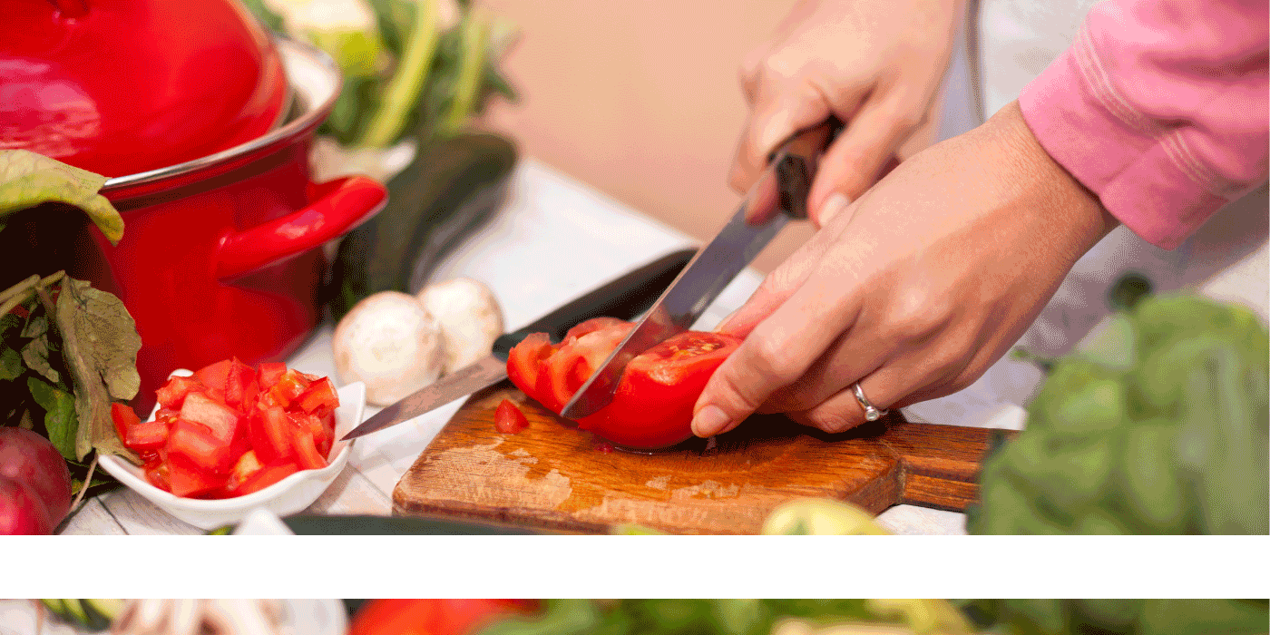 how to use knife to cut tomatoes