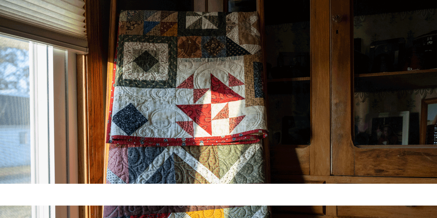 how do you make a hanging quilt rack
