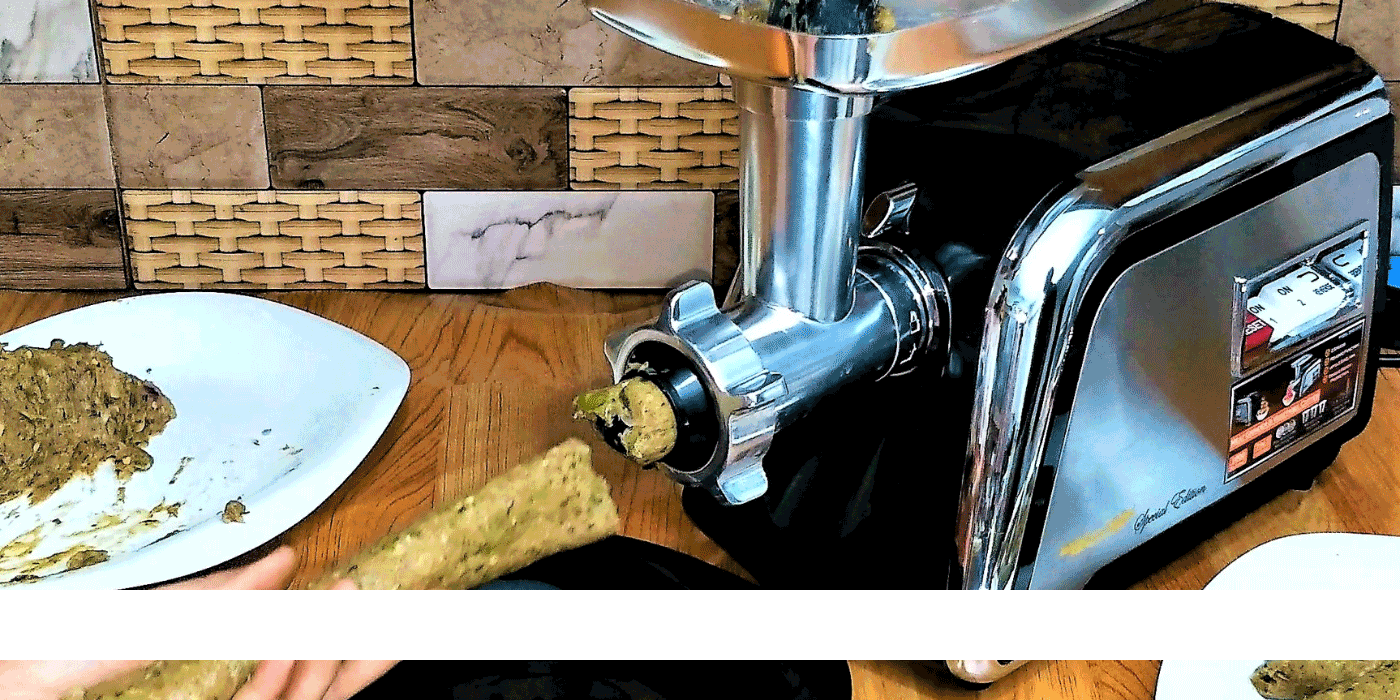 how does a sausage maker work